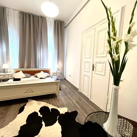 Apartment Csaky Palace 3 *