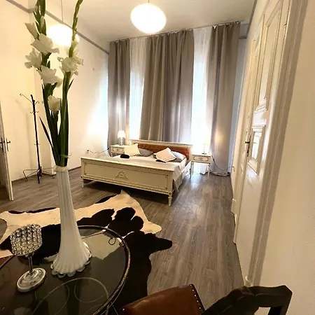 Csaky Palace 3 Apartment