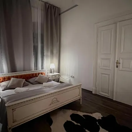 Csaky Palace 3 Apartment *