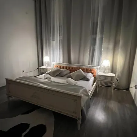 Csaky Palace 3 *