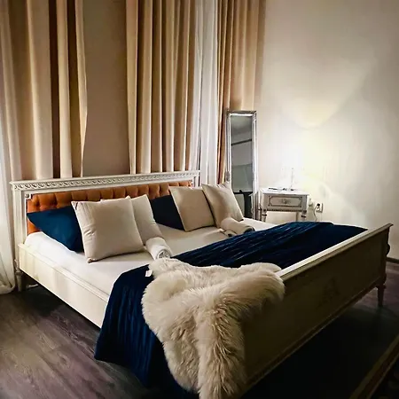 Csaky Palace 3 Apartment *