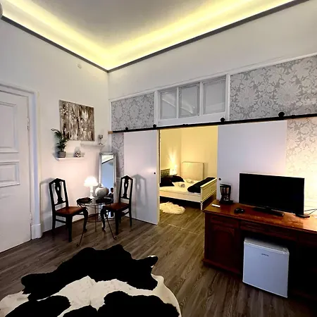 Csaky Palace 3 Apartment